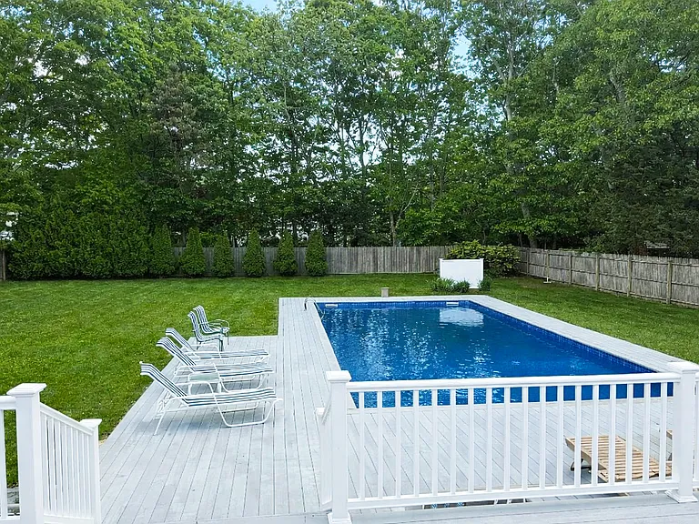 36 Matthews Dr — Photo 5