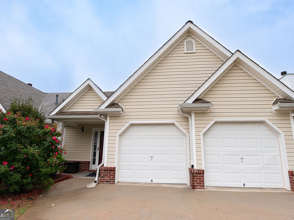 1st image of 40 Courtyard Ln