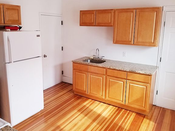 5th image of 190 Scofield Ave #2