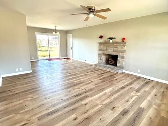 4th image of 1325 Meadowbrook Dr