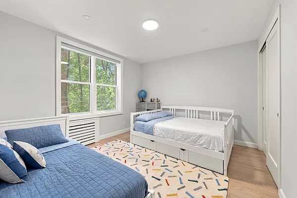 Bedroom, photo 1