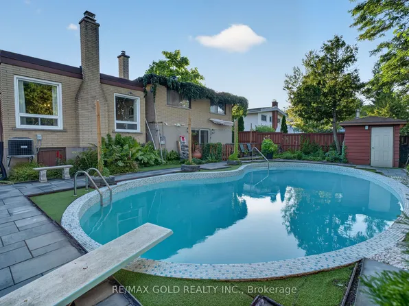 16 Monterey Rd, Kitchener, ON N2B 1V3