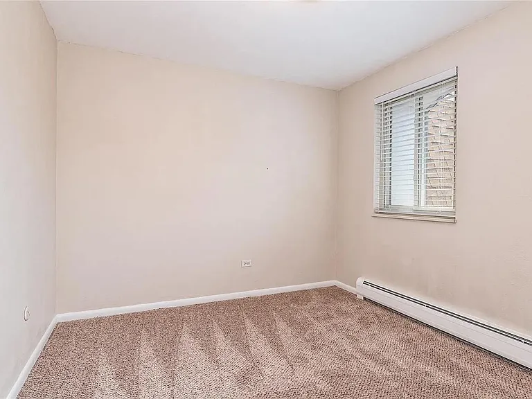 2700 S Holly St — Photo 17