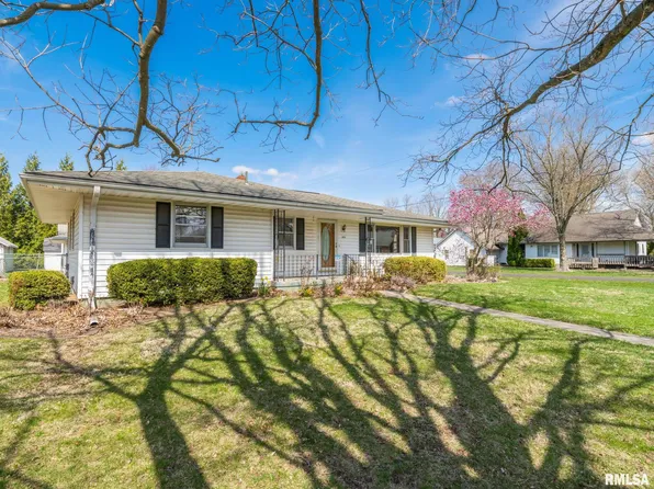509 E 6th St, Delavan, IL 61734