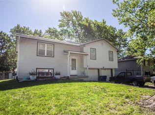 1705 High Dr, Oak Grove, MO 64075