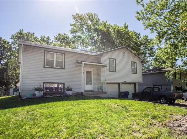 1705 High Dr, Oak Grove, MO 64075