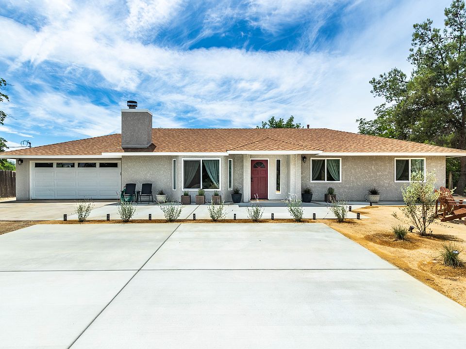 Front of house with ample parking, including 2 car garage (not pictured: inside of garage includes washer and dryer)