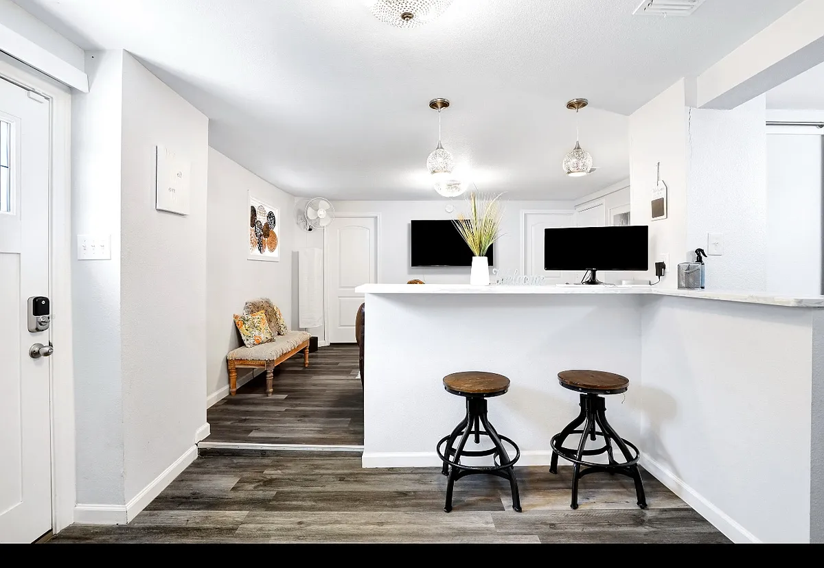 Building Photo - 425 Parland Pl #423