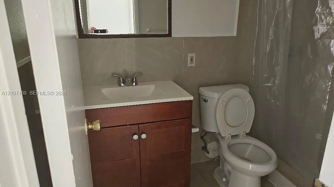 Royal Poinciana Condo — Photo 2