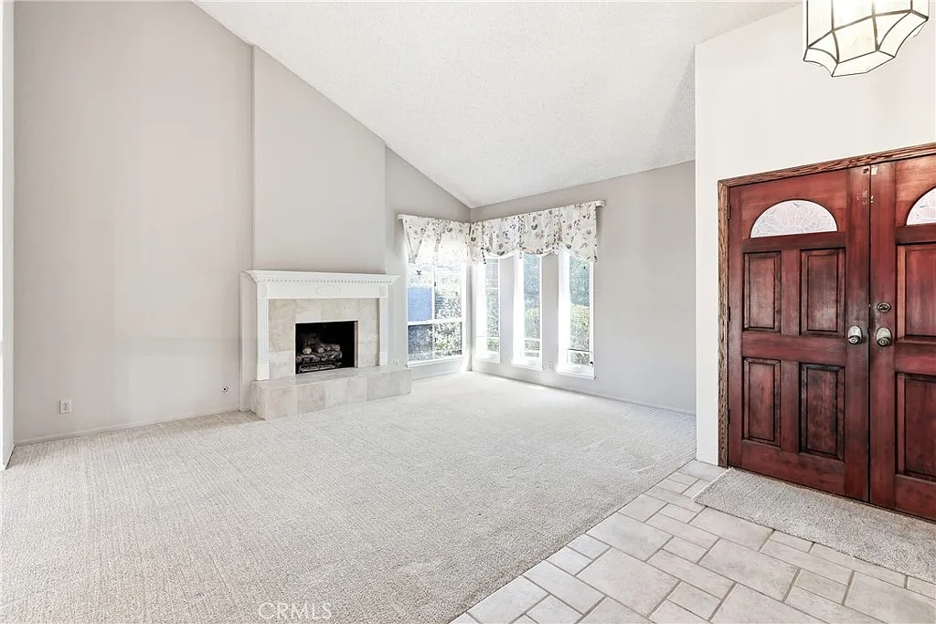 3 bed, 2.5 bath, 2036 sqft, $4,595 — Photo 2