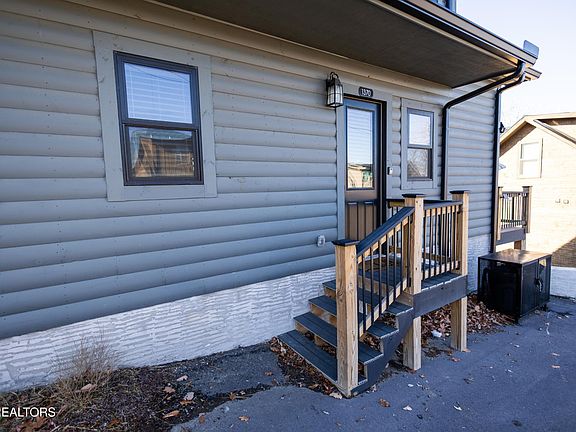 2nd image of 1370 Haven Ln