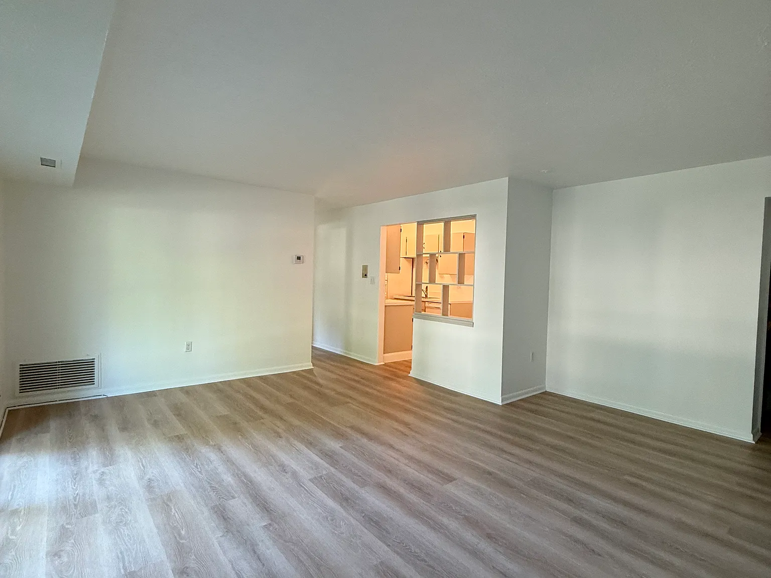 1900 King James Pkwy — Photo 2