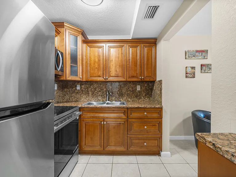 17570 Atlantic Blvd #306 — Photo 7
