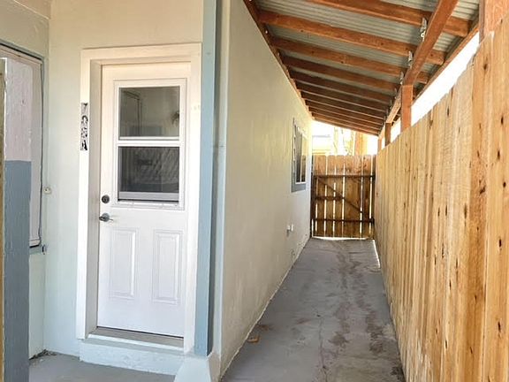 2nd image of 638-708 Diamond St #708A