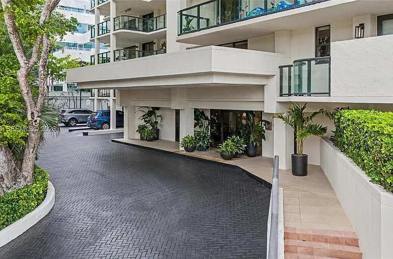 2575 S Bayshore Dr #4A — Photo 24