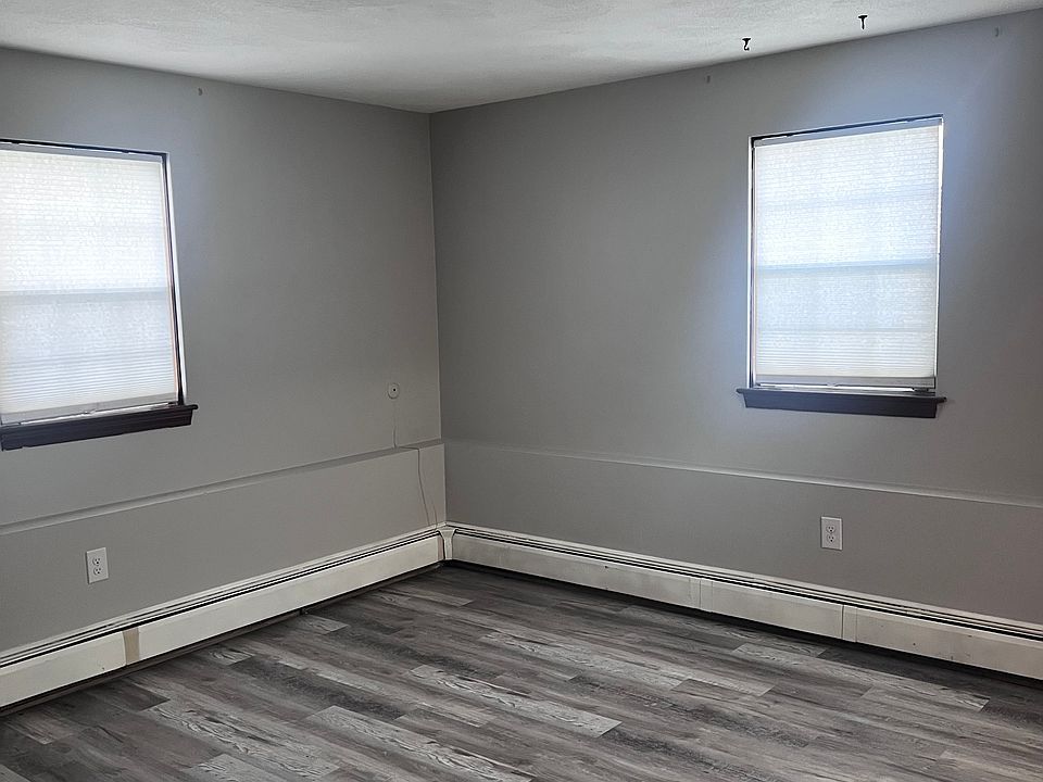 Bedroom is 13' by 14'