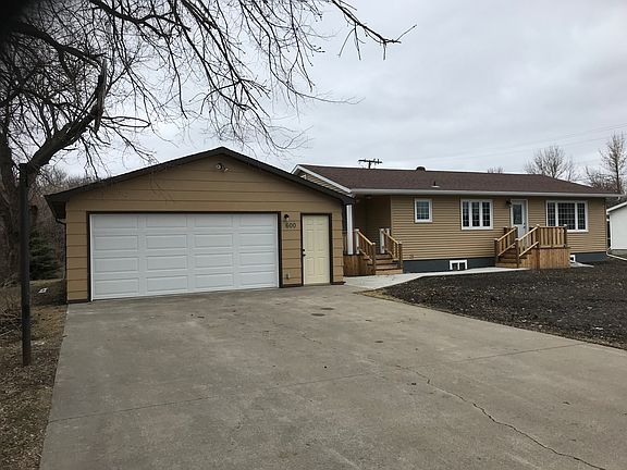 Ranch w/ Heated Garage