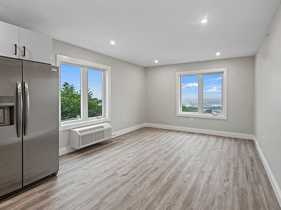4th image of 8501 Kennedy Blvd #401