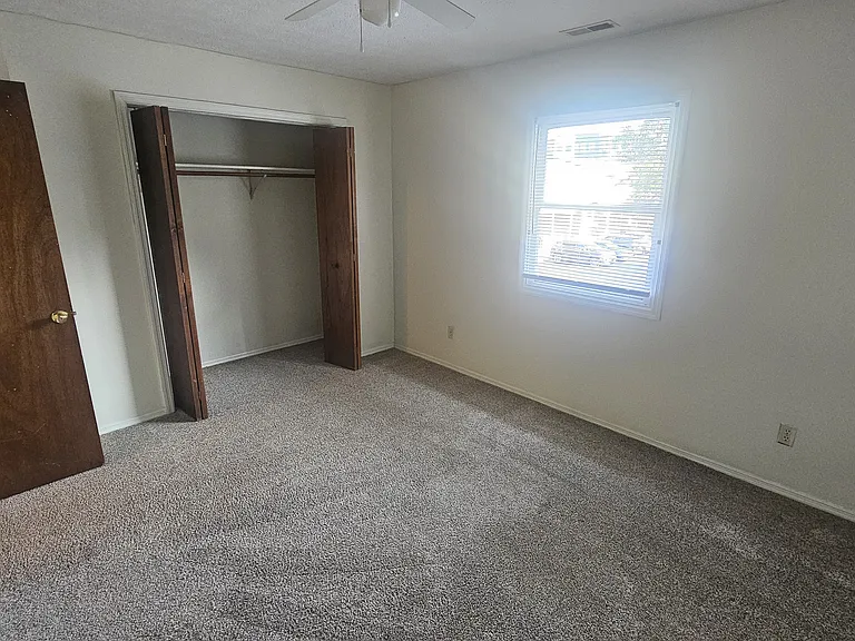 1709 N Lincoln St — Photo 4