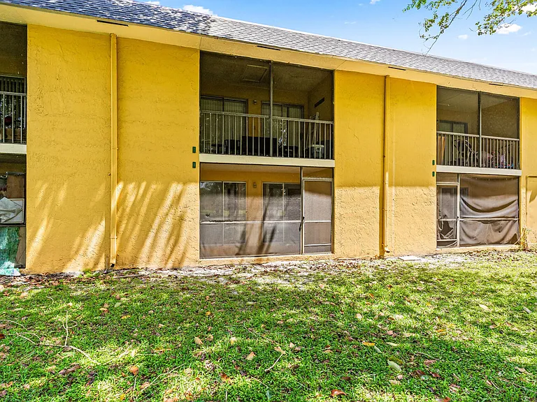 507 Meadows Cir — Photo 22