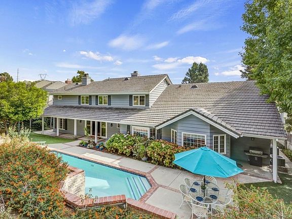 3rd image of 865 Greenridge Dr