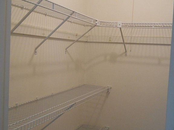 5th image of 1048 Willow Green Dr