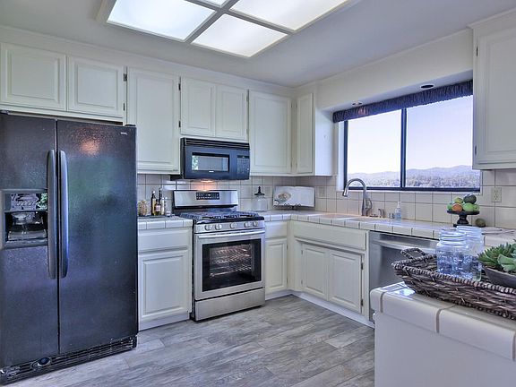 5th image of 807 Vista Del Mar Dr