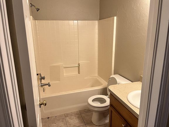 3rd image of 716 N Markwell Ave