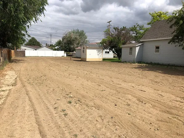 413 N Clark St, Powell, WY 82435