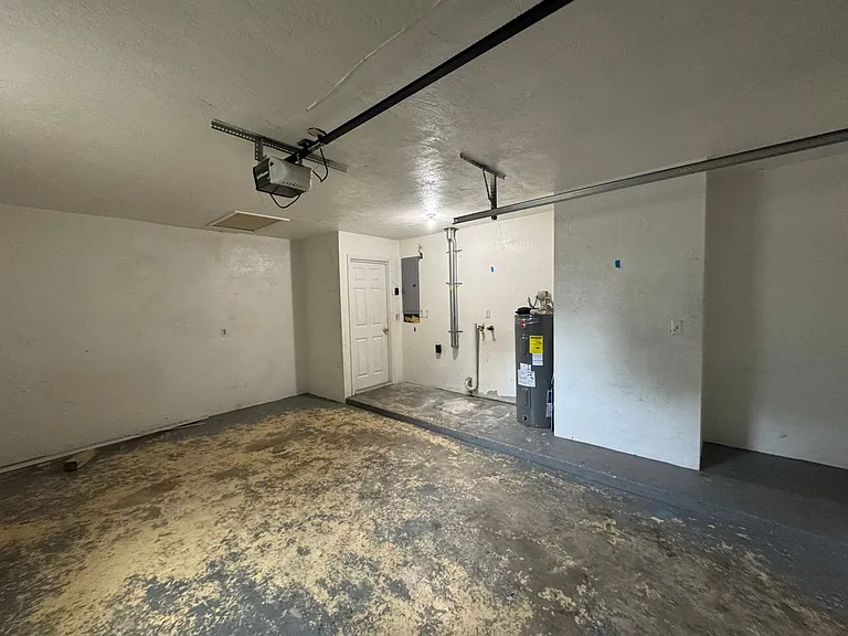 1199 Lawrence Ave — Photo 8