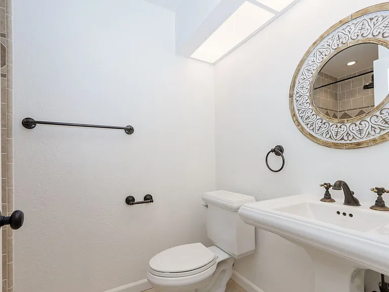 216 Greenview Dr — Photo 19