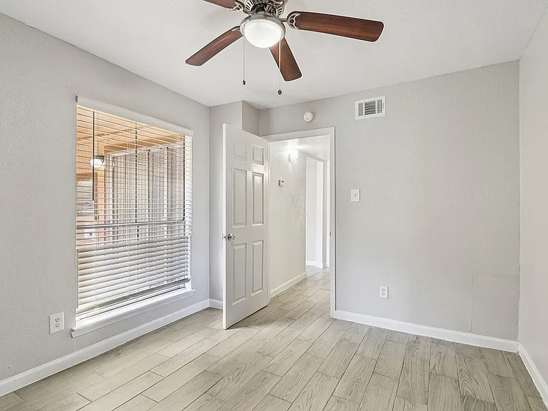 13-web-or-mls-Dumfries Dr Unit 159-S2802-013