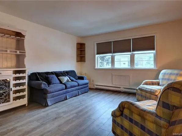 4 Belair Dr, New Milford, CT 06776