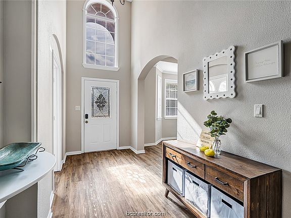 5th image of 4706 Tiffany Park Cir