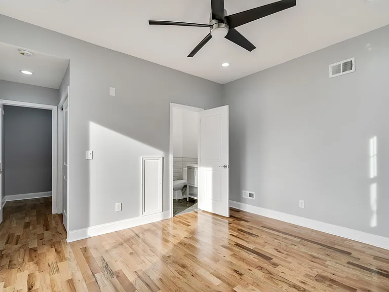1544 W York St — Photo 18