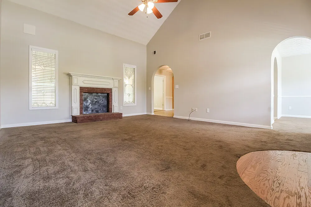 3 bed, 2.0 bath, 2100 sqft, $2,315 — Photo 3