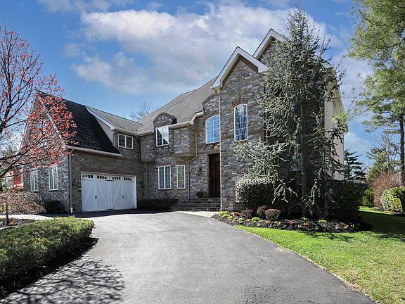3rd image of 1747 Country Club Dr