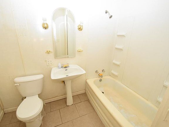 3rd image of 3550 N Payton Ave