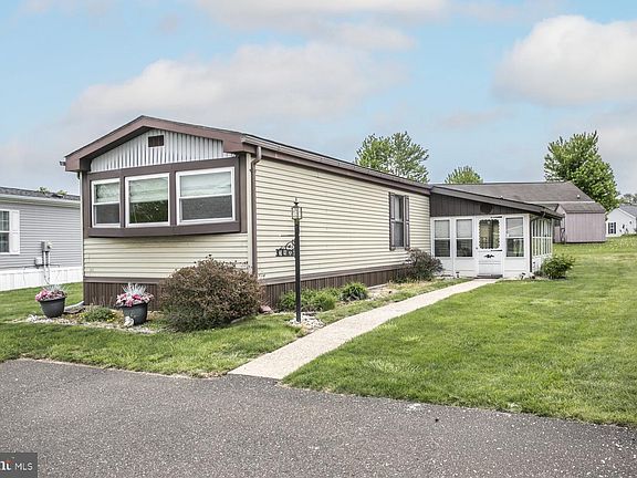 3rd image of 398 Clear Creek Ct