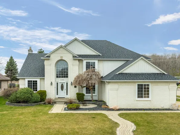 51883 Emil Dr, Macomb, MI 48042