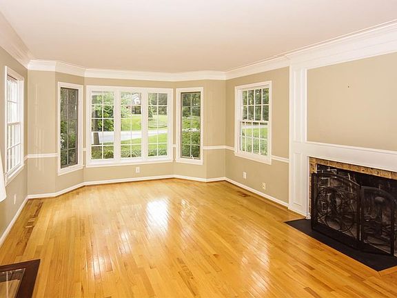 5th image of 714 Sherwood Dr