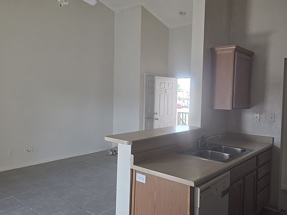 4th image of 4221 Ridgeway Ct SE APT D