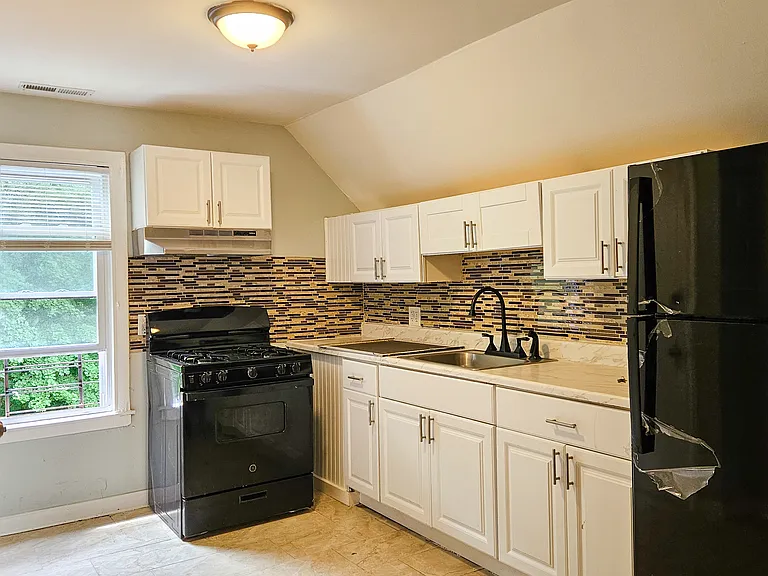 128 Plymouth St #3C — Photo 2