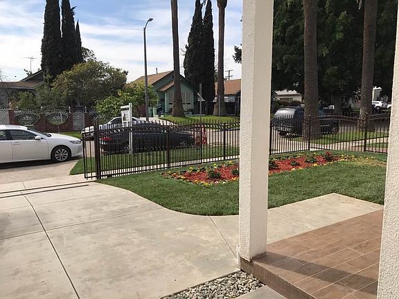 2nd image of 1233 E 40th Pl