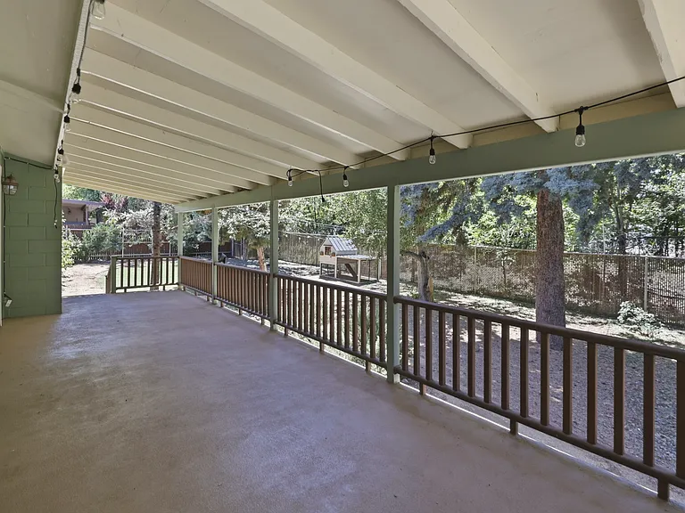 1978 Catalpa Cir — Photo 10