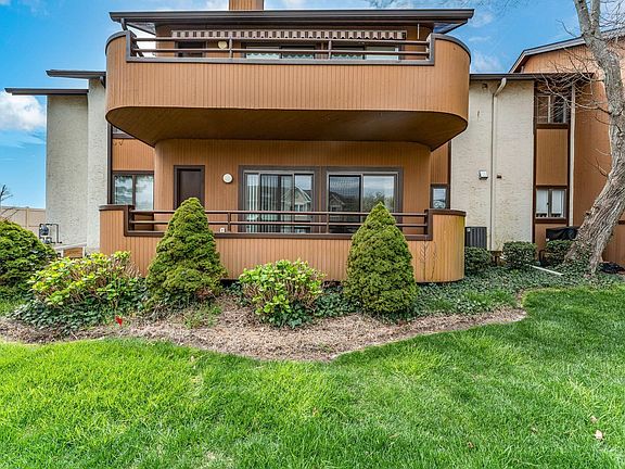 2nd image of 5 Dolphin Ct #5