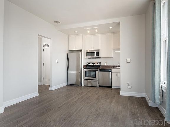 4th image of 702 Ash St #303R