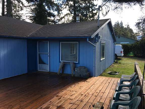 Large sunny deck area.