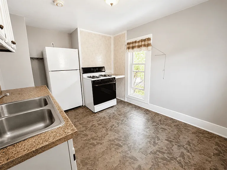 604 Homewild Ave #2 — Photo 8