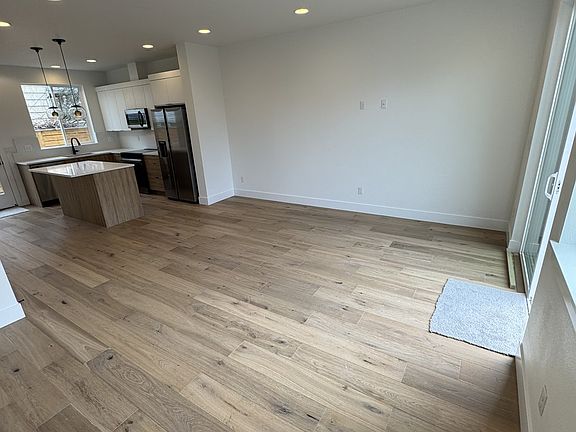 4th image of 2132 SE Brooklyn St